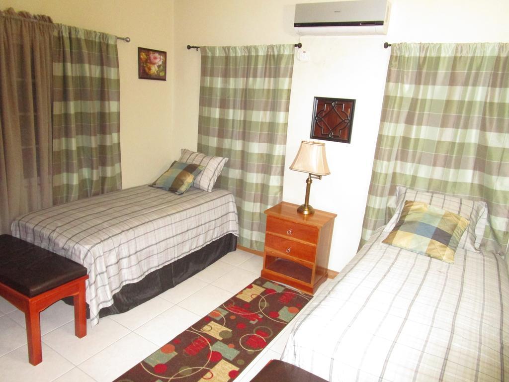 The Residence Portmore Apartments Dış mekan fotoğraf