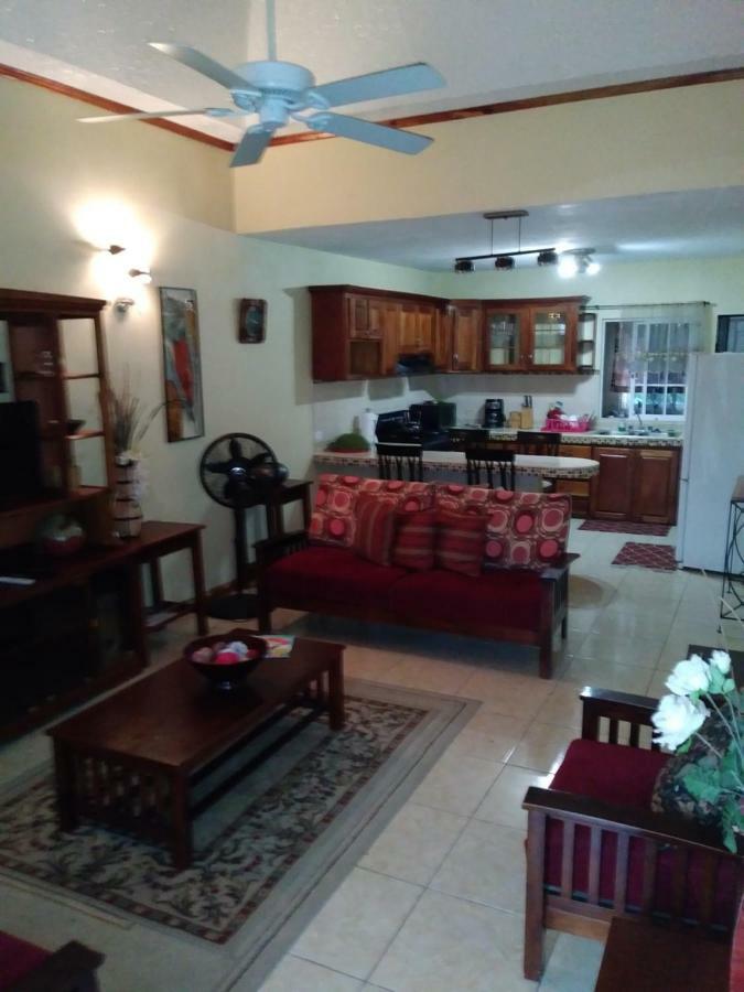The Residence Portmore Apartments Dış mekan fotoğraf